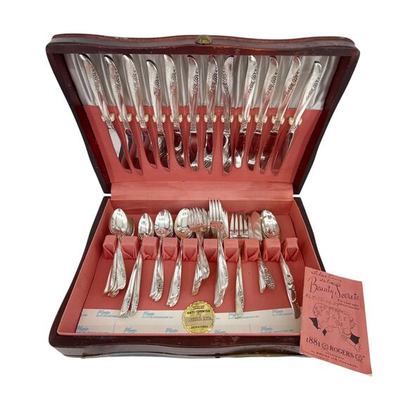 ONEIDA LTD. 1881 ROGERS Lilac Time Pattern Silverplate Flatware 73 Piece Set - Picture 3 of 16